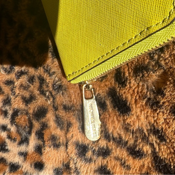 Micheal kors Lime green zippy. - Picture 7 of 8